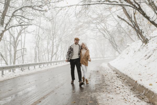 Do Luxo à Simplicidade: Roteiros Personalizados para Aniversários de Casamento na Neve