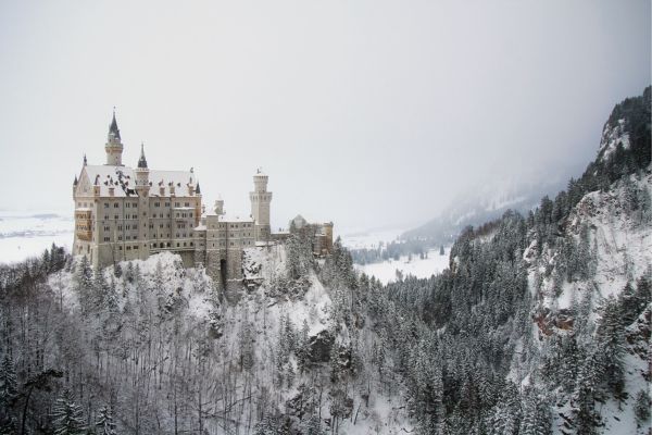 Recriando o Conto de Fadas: Destinos Magníficos em Castelos Nevados